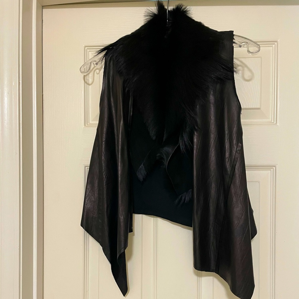 Edgy & cool BNG leather vest w/removable fur